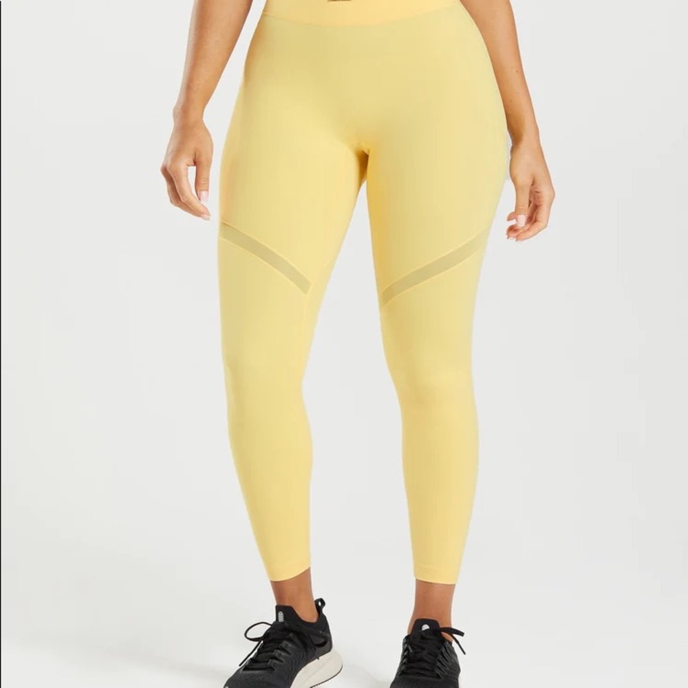 Brand new never worn or washed. XS Gym shark x Whitney Simmons leggings yellow